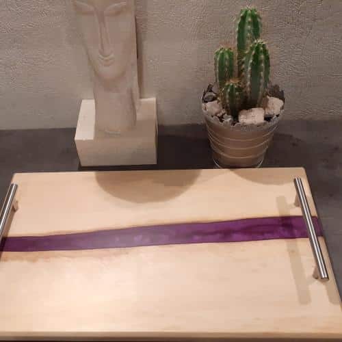 planche de présentation à fromages rectangulaire avec anses, en bois de charme et résine époxy violette